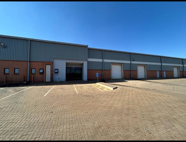 1,316M² WAREHOUSE TO LET IN CLAYVILLE